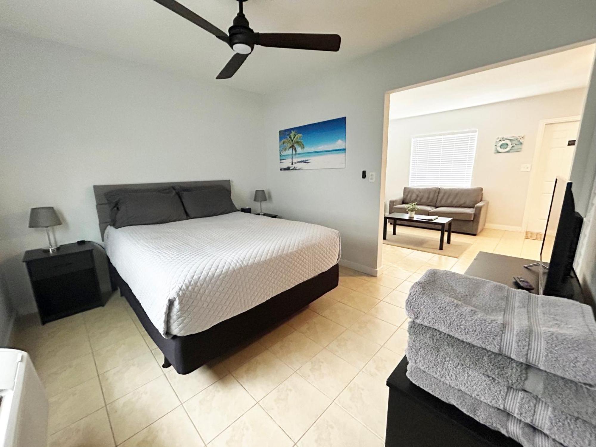 Poolfront Cottage Near Beach With Full Kitchen! Fort Myers Bagian luar foto